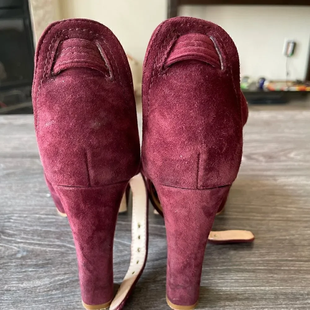 Vince Camuto Burgundy heels size 6